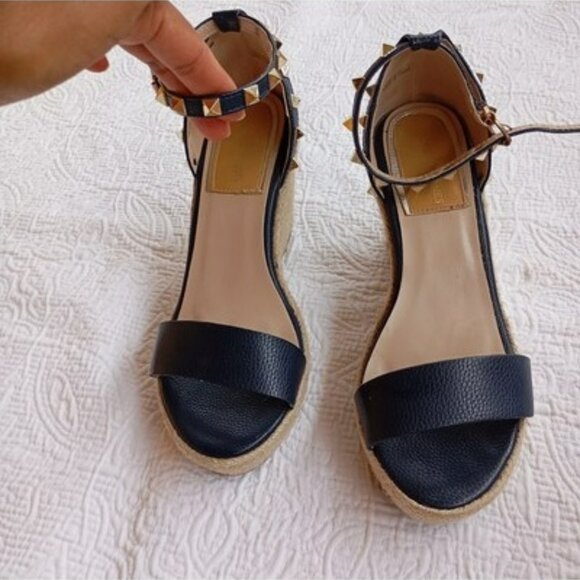 VICTORIA EDAMES Sandals Size 7 Kris Blue Leather Studded Wedge Ankle Strap - Picture 6 of 7